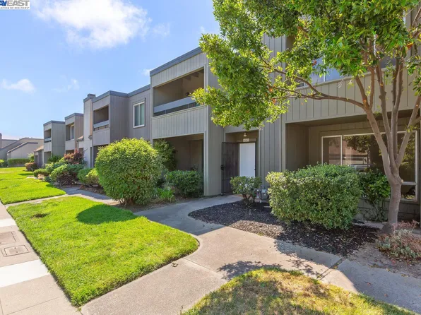 1043 Mangrove Ln, Alameda, CA 94502