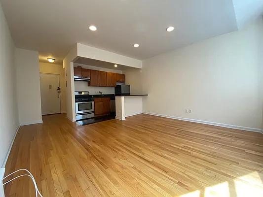 Rented by One New York Realty Inc | media 6