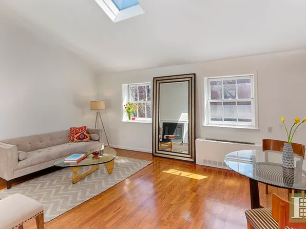 77 Horatio Street image 1 of 6