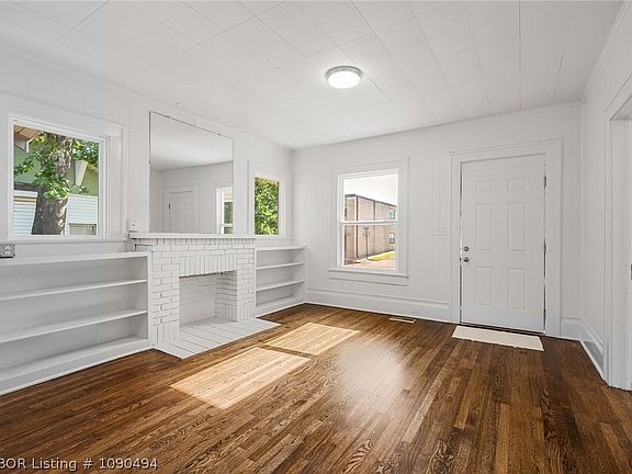 5th image of 823 N 41st St