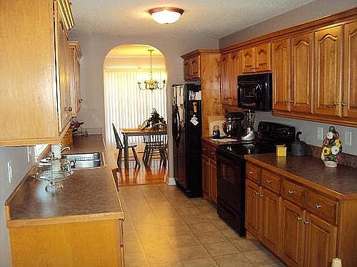5th image of 4077 Brickfield St