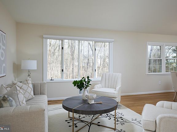 5th image of 515 Bradford Dr
