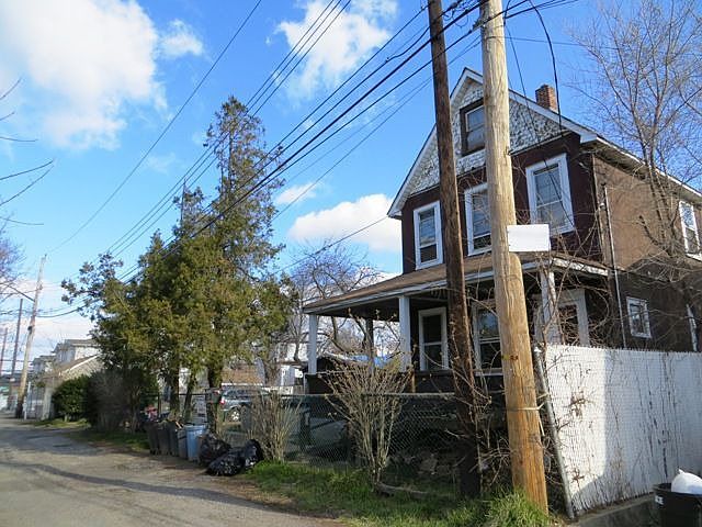 1st image of 27 Towers Ln