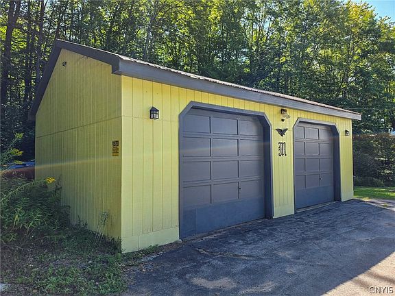 3rd image of 926 Stone Barn Rd