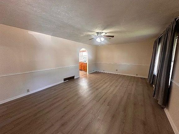 2nd image of 519 Shaw St