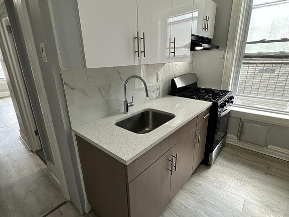 2nd image of 319 Summit Ave APT 11