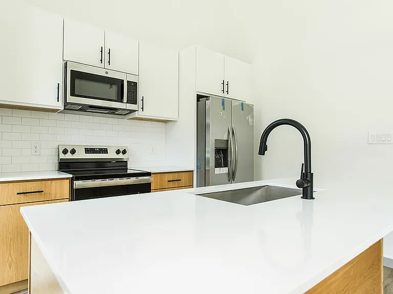 4001 Roseland Ave — Photo 3