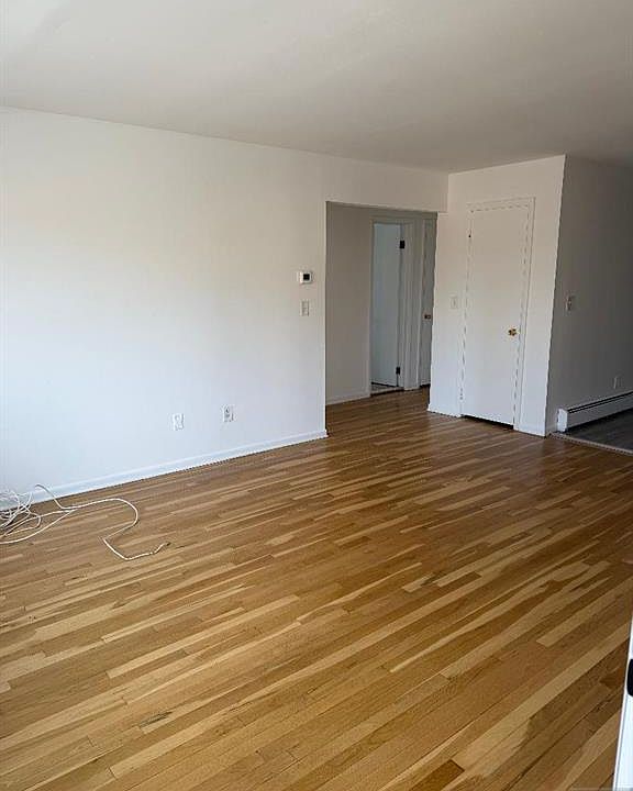 1st image of 206 Riverview Pl APT 4