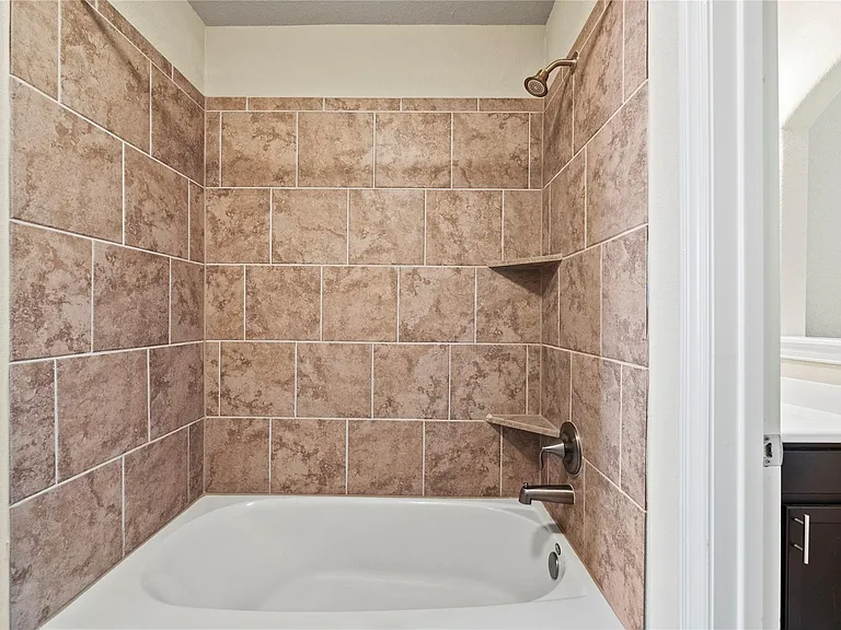 16127 Fairway Creek Cir — Photo 26