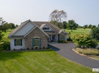 108 Oak Grove Cir, Dahinda, IL 61428