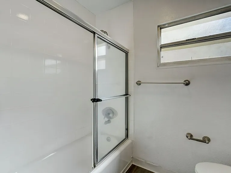 3537 Clarington Ave — Photo 39