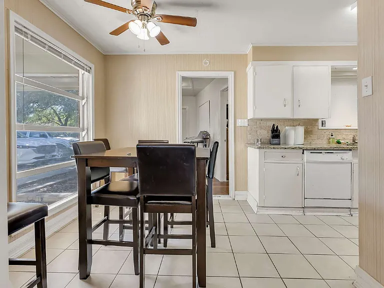 520 Helena St — Photo 15