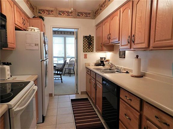 3rd image of 622 Park Ln APT D
