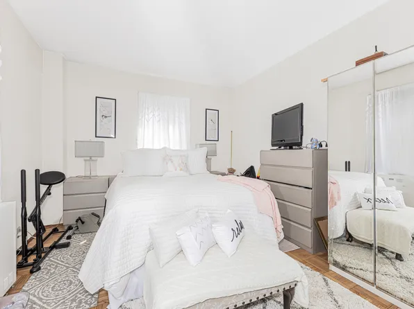 2 Fordham Hill Oval image 10 of 18