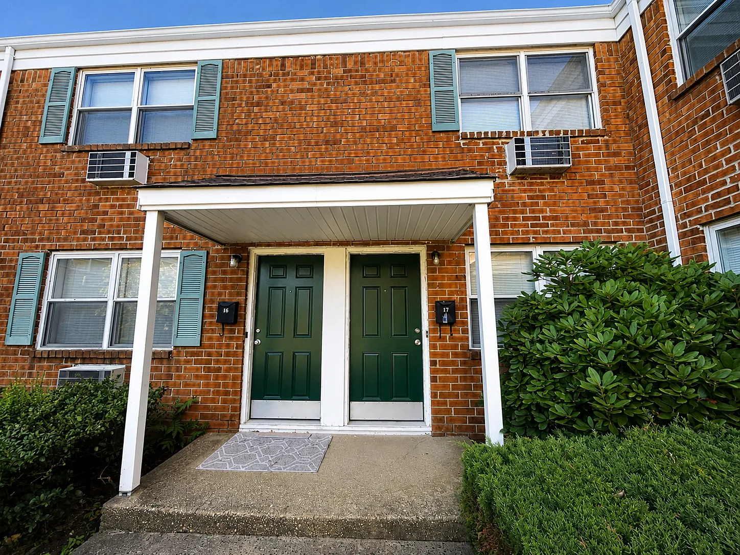 2 bed, 1.5 bath, 990 sqft, $3,200 — Photo 2