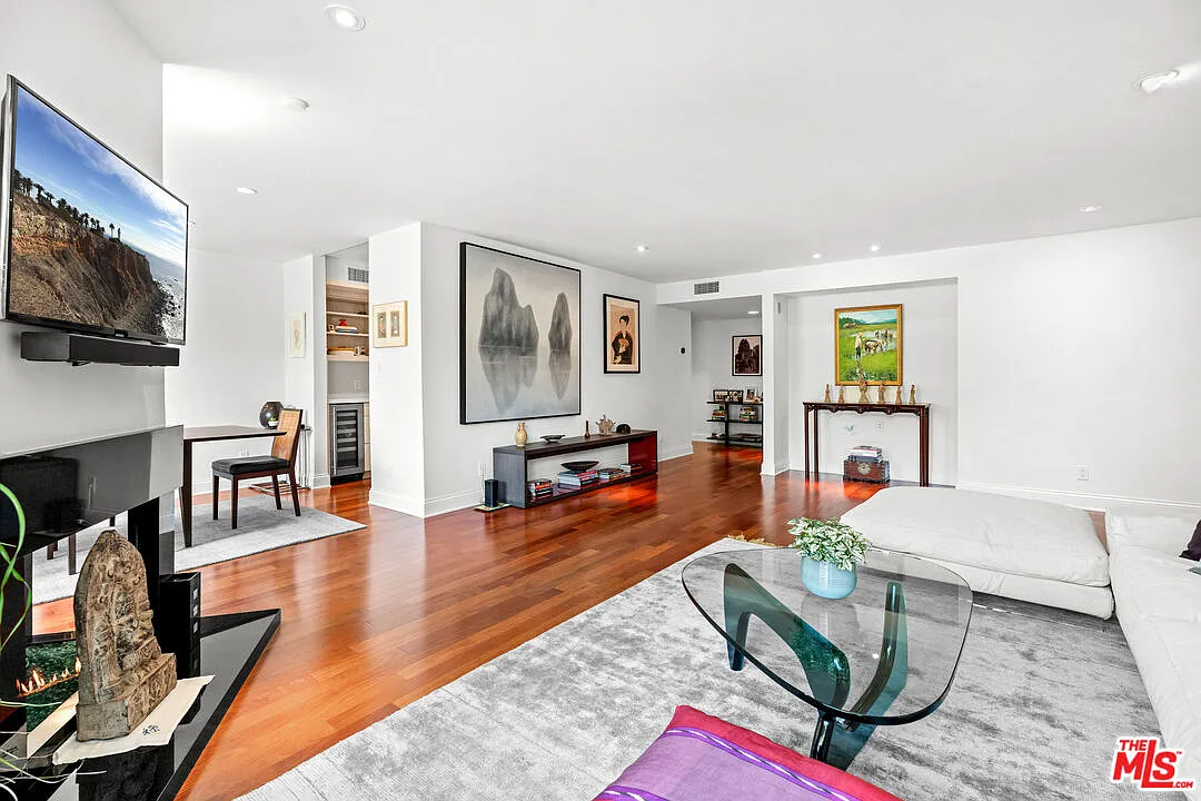 2 bed, 2.0 bath, 1600 sqft, $5,800 — Photo 4
