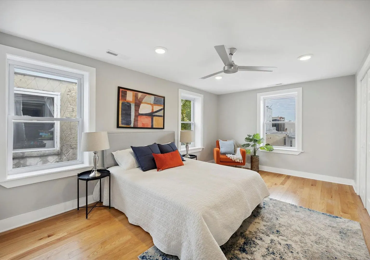 2827 W Girard Avenue — Photo 4