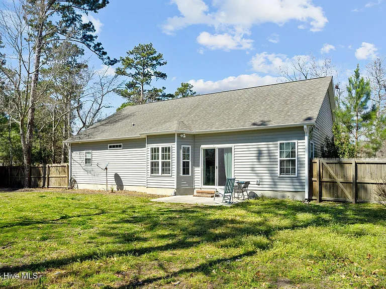 505 Pinehurst Cir — Photo 2