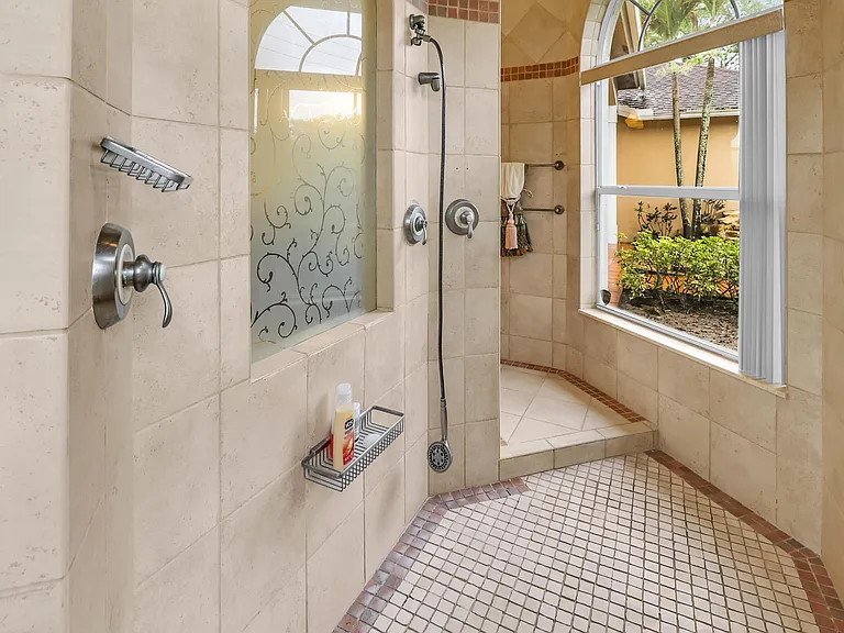 7086 Hall Blvd — Photo 15
