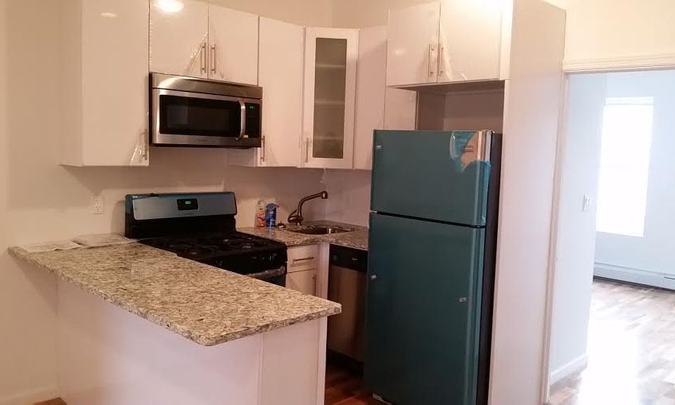 1st image of 11735 142nd St