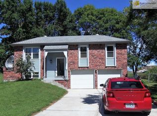 2305 NW Kensington Ct, Blue Springs, MO 64015