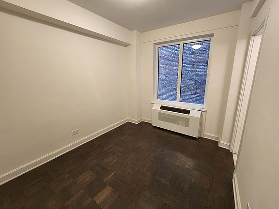 4th image of 40 Central Park S APT 4F