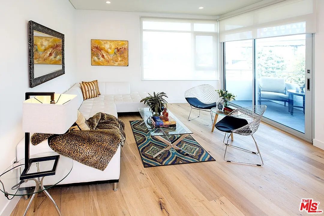 2 bed, 2.0 bath, 1135 sqft, $4,095 — Photo 3