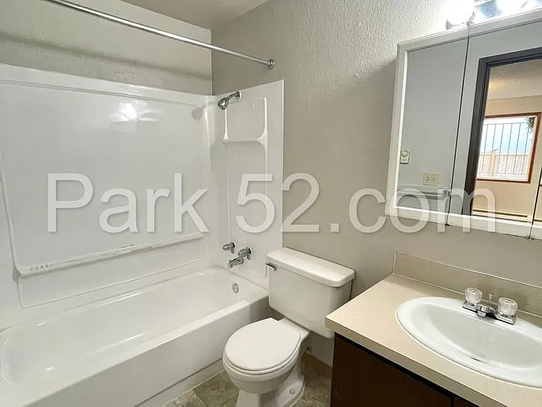 631 N Fife St #1 — Photo 8