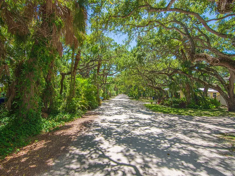 1930 W Shell Ln — Photo 39
