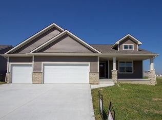 536 Shiloh Rose Pkwy NW, Bondurant, IA 50035