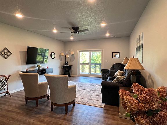 4th image of 3807 Sunnyside Dr W