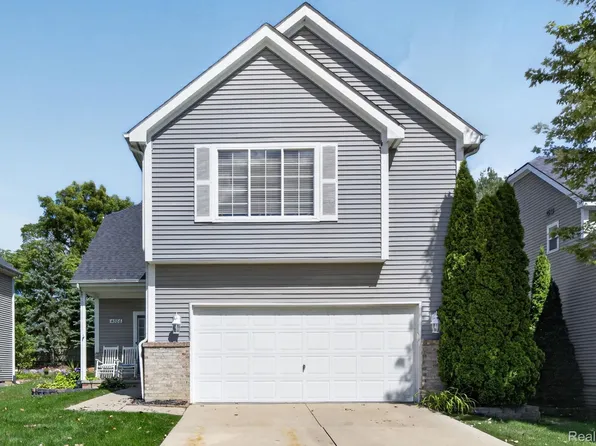 4586 Sunflower Cir, Clarkston, MI 48346