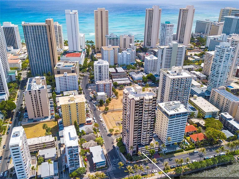 320 Liliuokalani Ave — Photo 20