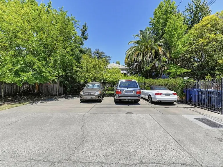 2714 H St #4 — Photo 15