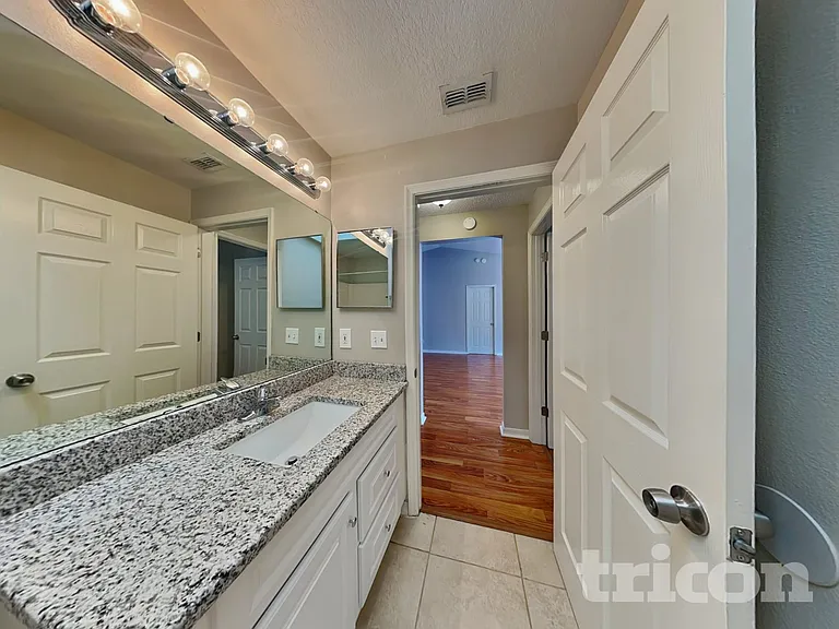 17128 Woodcrest Way — Photo 17