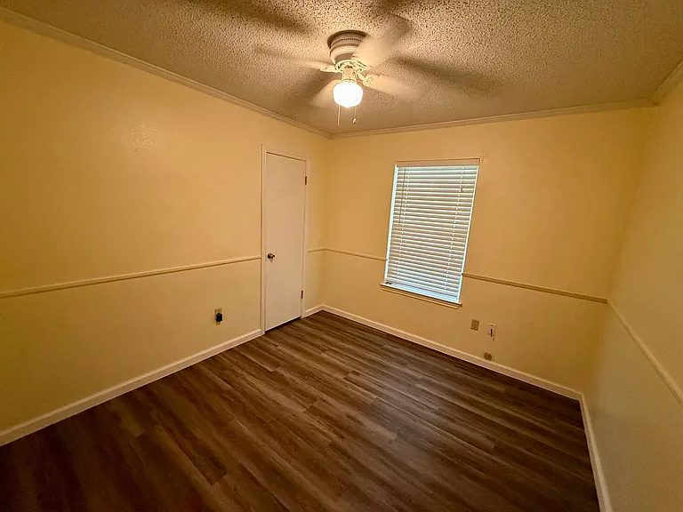 2401 Ridglea Ct — Photo 9