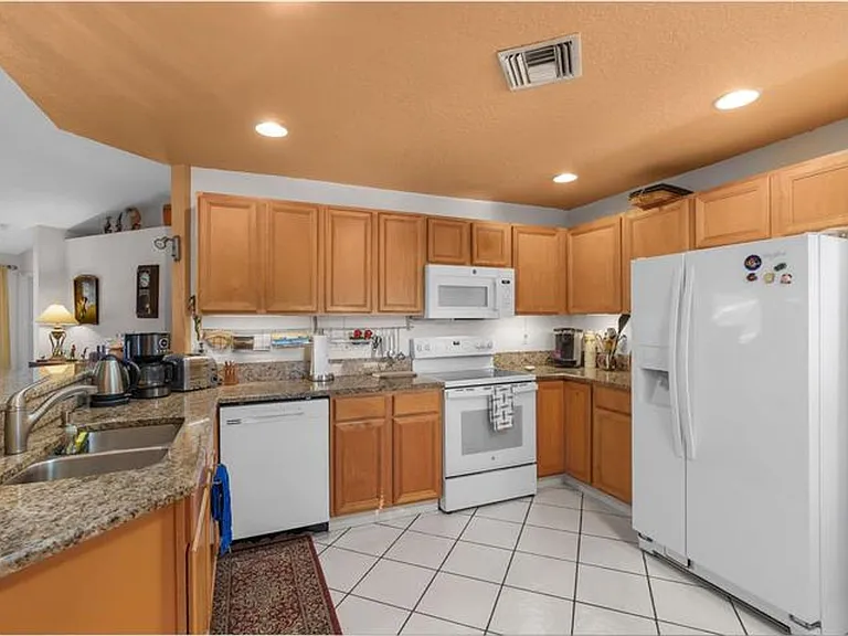 5260 Grande Palm Cir — Photo 2