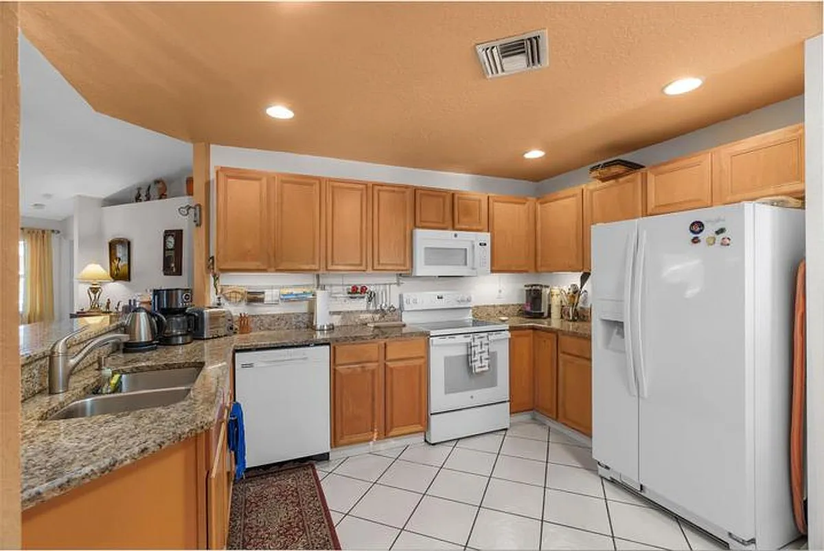 Building Photo - 5260 Grande Palm Cir