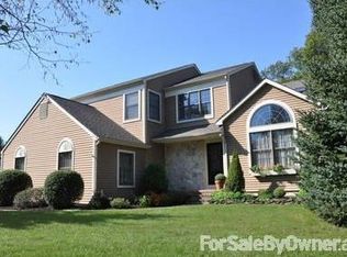 22 Meadowview Dr, Shamong, NJ 08088