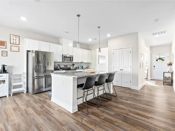 2504 Rocky Point Dr, Opelika, AL 36801