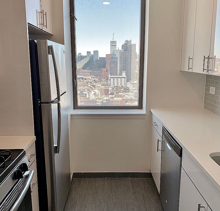 1st image of 520 W 43rd St APT 15E