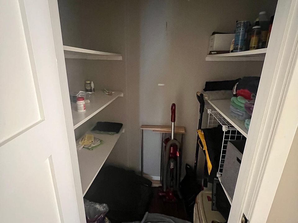1st image of 504 James Ave APT 106