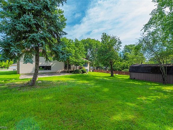 5th image of 9320 Douglas Ct