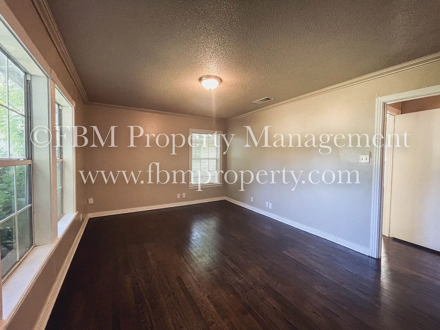 802 Dunn St - Cozy 2 Bedroom, 1.5 Bathroom Home in Waxahachie, TX! — Photo 3
