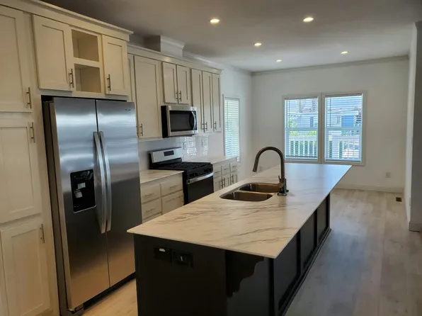 20 Commodore Ln #20, Sacramento, CA 95838