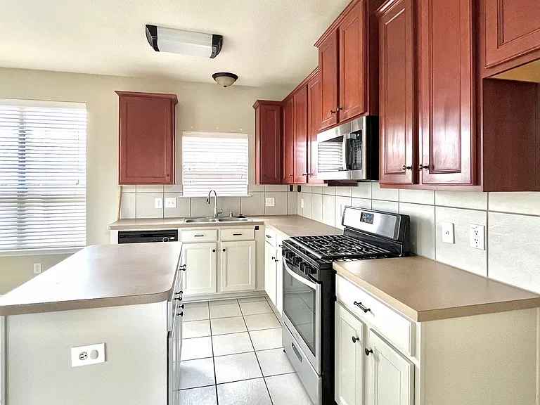 2522 Oakthorn Ct — Photo 10