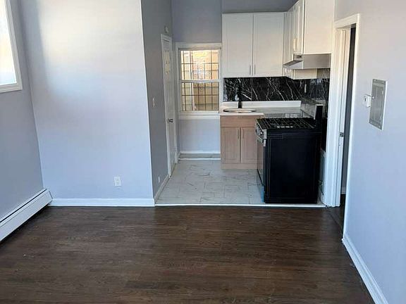 2nd image of 300 Watchung Ave APT 03