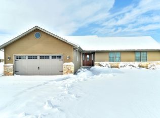 312 Claire Ln, Utica, IL 61373