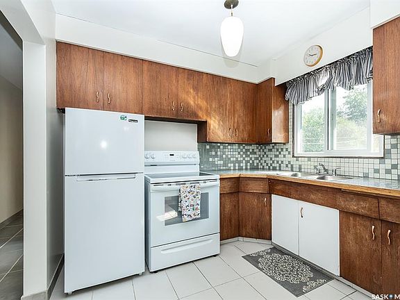4th image of 2113 Louise AVENUE