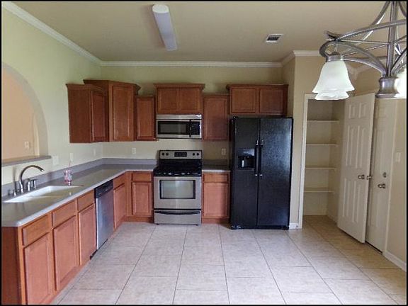 5th image of 9 Daytona Dr